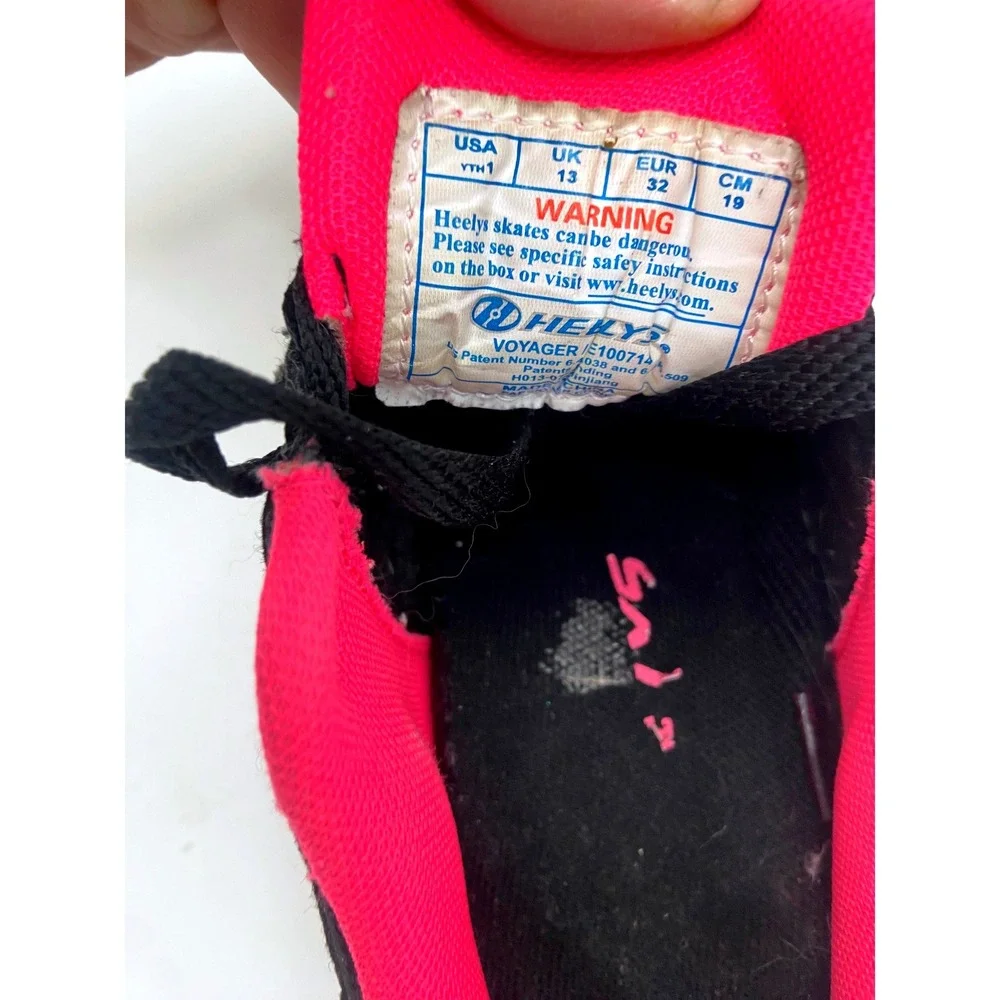 Heelys Kid's Black/ Hot Pink ‎ Low Top Roller Skate Sneakers with Wheels Size Y1